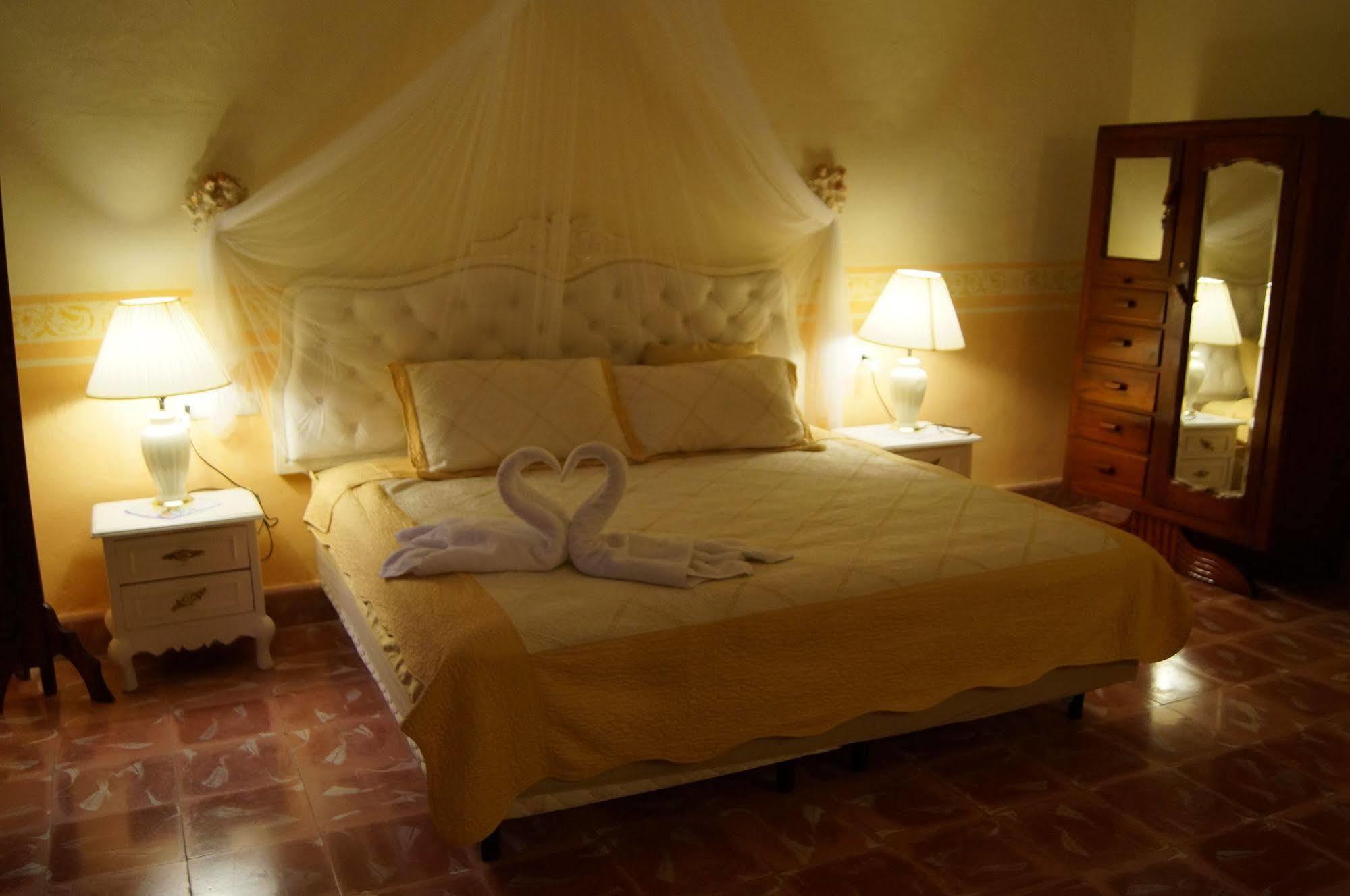 Casa Marlene Hotel Valladolid  Bagian luar foto